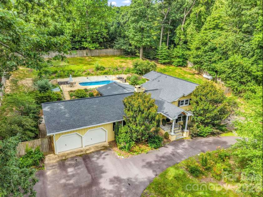 111 Dogwood Drive, Black Mountain, NC 28711.  MLS# CAR4365787, YatesRealty ID 37714. 