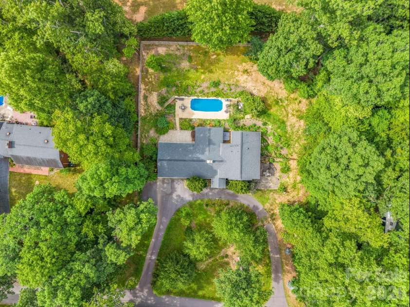 111 Dogwood Drive, Black Mountain, NC 28711.  MLS# CAR4365787, YatesRealty ID 37714. 