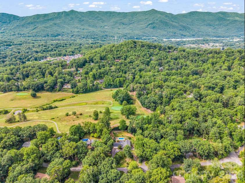 111 Dogwood Drive, Black Mountain, NC 28711.  MLS# CAR4365787, YatesRealty ID 37714. 