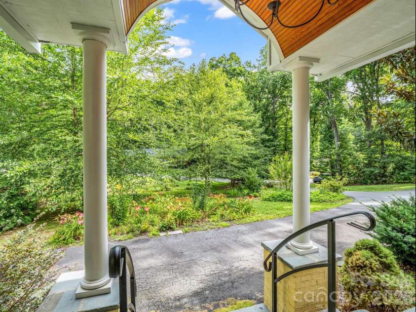 111 Dogwood Drive, Black Mountain, NC 28711.  MLS# CAR4365787, YatesRealty ID 37714. 