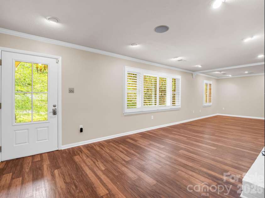 111 Dogwood Drive, Black Mountain, NC 28711.  MLS# CAR4365787, YatesRealty ID 37714. 