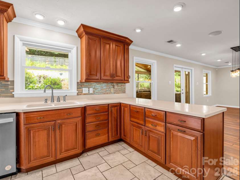 111 Dogwood Drive, Black Mountain, NC 28711.  MLS# CAR4365787, YatesRealty ID 37714. 
