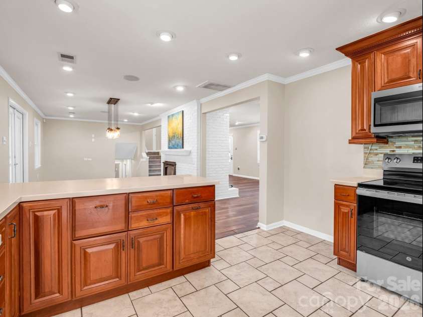 111 Dogwood Drive, Black Mountain, NC 28711.  MLS# CAR4365787, YatesRealty ID 37714. 