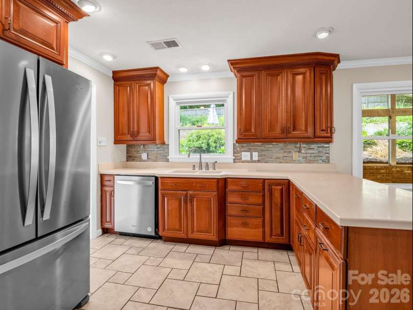 111 Dogwood Drive, Black Mountain, NC 28711.  MLS# CAR4365787, YatesRealty ID 37714. 
