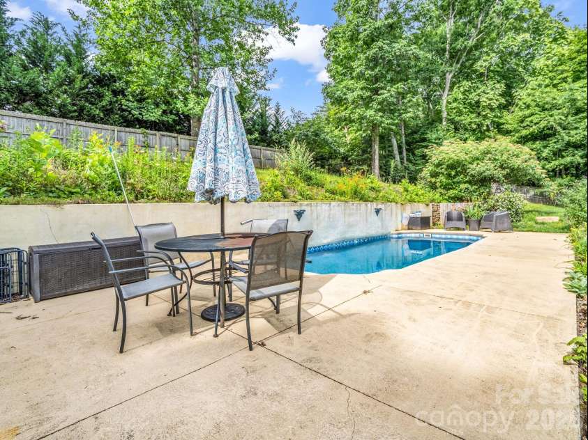 111 Dogwood Drive, Black Mountain, NC 28711.  MLS# CAR4365787, YatesRealty ID 37714. 