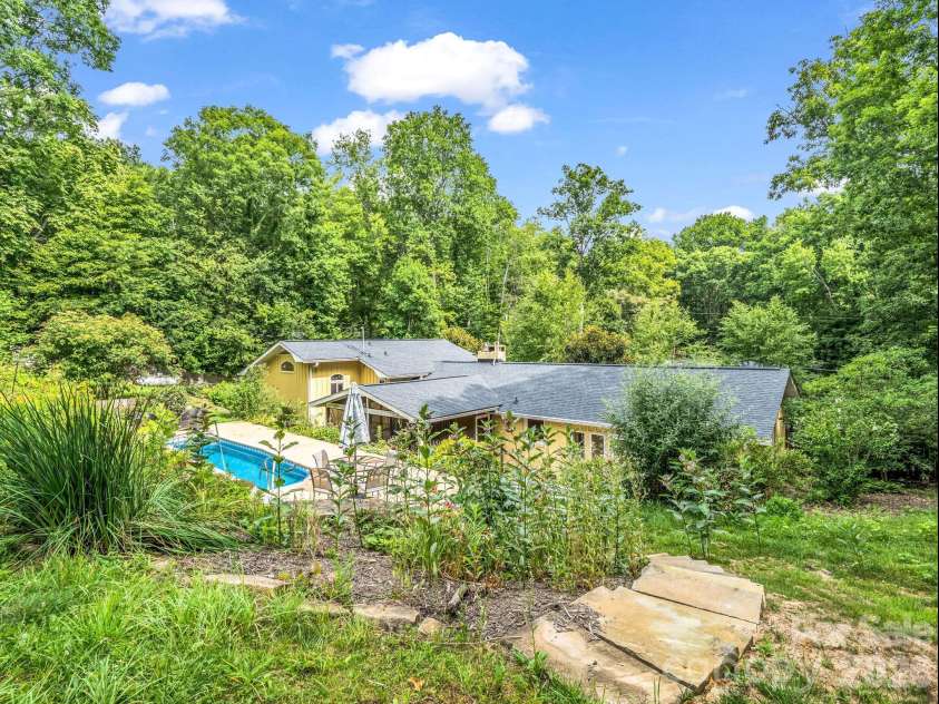 111 Dogwood Drive, Black Mountain, NC 28711.  MLS# CAR4365787, YatesRealty ID 37714. 