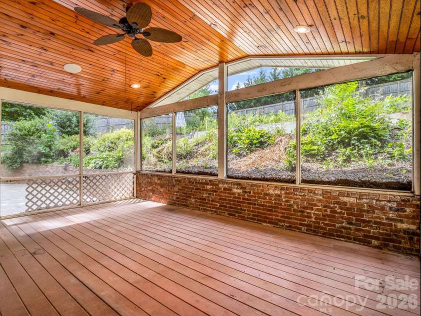 111 Dogwood Drive, Black Mountain, NC 28711.  MLS# CAR4365787, YatesRealty ID 37714. 