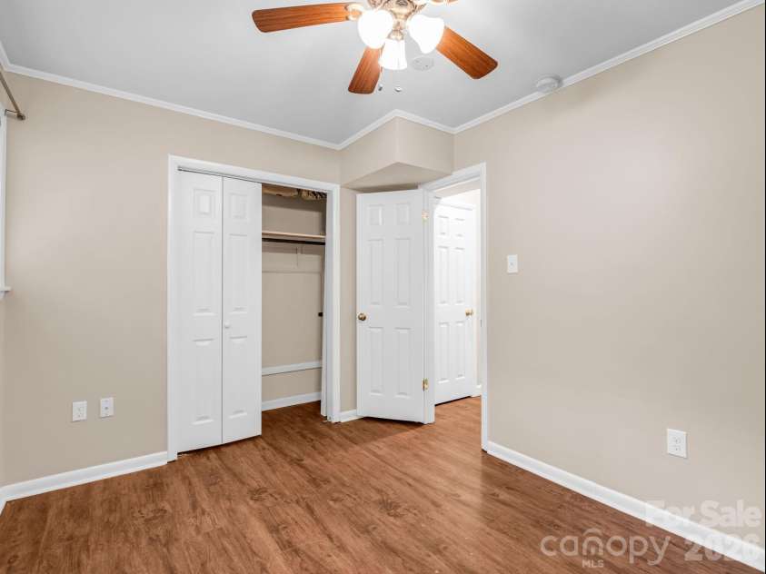 111 Dogwood Drive, Black Mountain, NC 28711.  MLS# CAR4365787, YatesRealty ID 37714. 