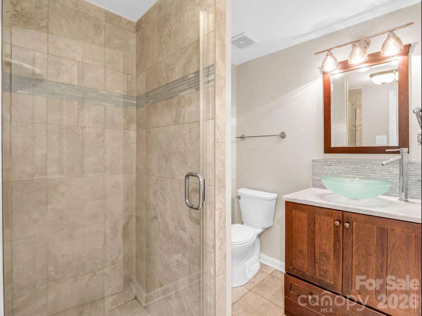 111 Dogwood Drive, Black Mountain, NC 28711.  MLS# CAR4365787, YatesRealty ID 37714. 