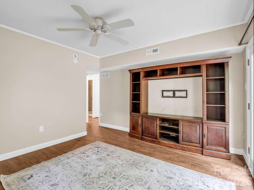 111 Dogwood Drive, Black Mountain, NC 28711.  MLS# CAR4365787, YatesRealty ID 37714. 