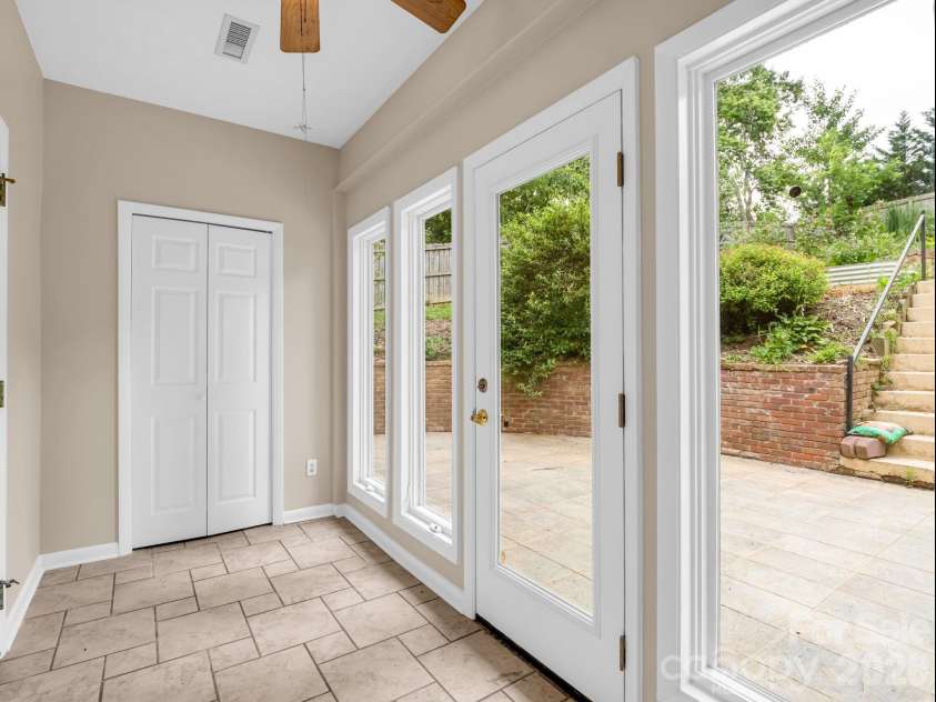 111 Dogwood Drive, Black Mountain, NC 28711.  MLS# CAR4365787, YatesRealty ID 37714. 