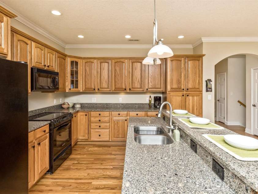 2 Birkdale Drive, Weaverville, NC 28787.  MLS# CAR4399312, YatesRealty ID 37716. 