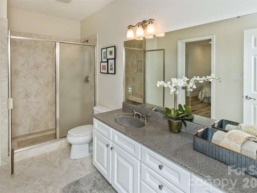 2 Birkdale Drive, Weaverville, NC 28787.  MLS# CAR4399312, YatesRealty ID 37716. Guest bath