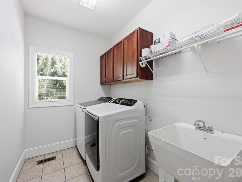 202 Indian Trail, Mooresville, NC 28117.  MLS# CAR4401126, YatesRealty ID 37718. 