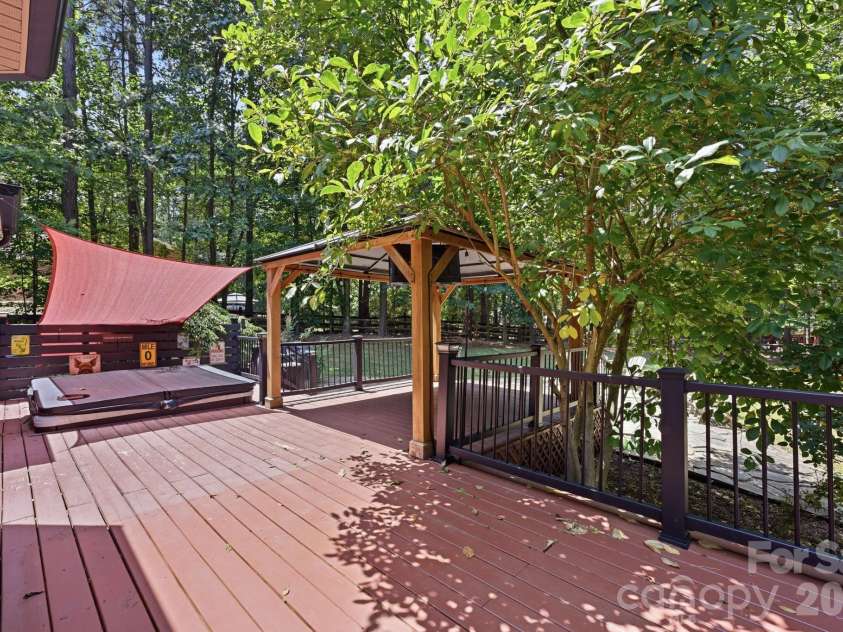 202 Indian Trail, Mooresville, NC 28117.  MLS# CAR4401126, YatesRealty ID 37718. 