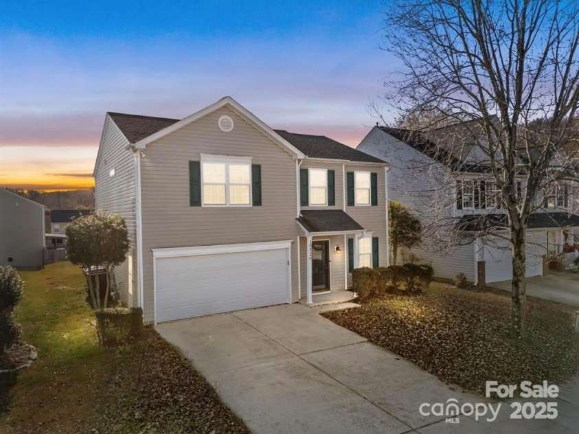 10320 Wakerobin Lane, Charlotte, NC 28213.  MLS# CAR4324350, YatesRealty ID 37720. 