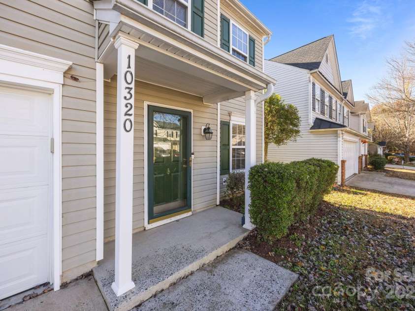 10320 Wakerobin Lane, Charlotte, NC 28213.  MLS# CAR4324350, YatesRealty ID 37720. 