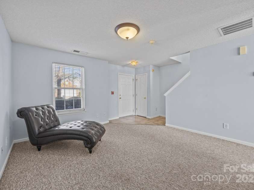 10320 Wakerobin Lane, Charlotte, NC 28213.  MLS# CAR4324350, YatesRealty ID 37720. 