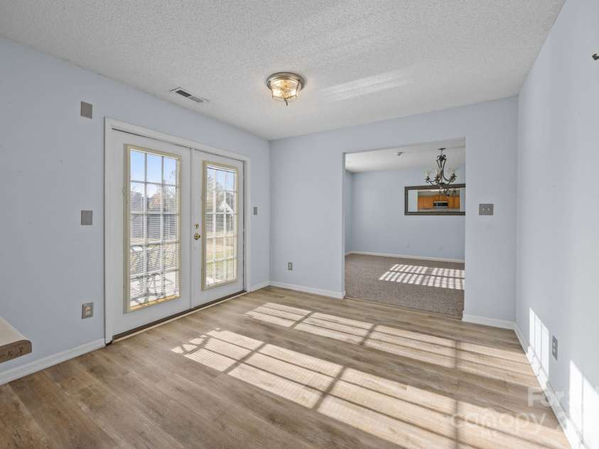 10320 Wakerobin Lane, Charlotte, NC 28213.  MLS# CAR4324350, YatesRealty ID 37720. 