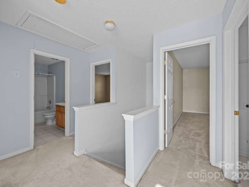 10320 Wakerobin Lane, Charlotte, NC 28213.  MLS# CAR4324350, YatesRealty ID 37720. 