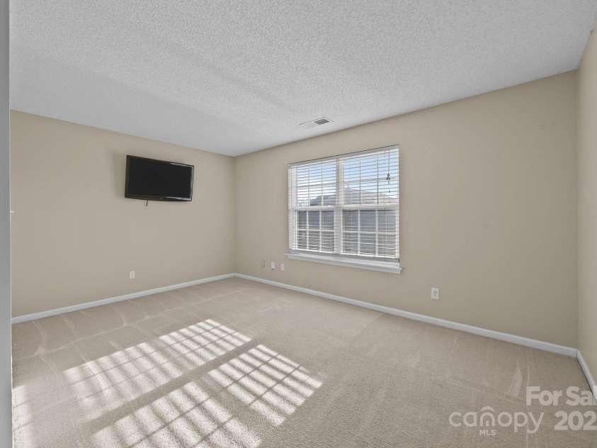 10320 Wakerobin Lane, Charlotte, NC 28213.  MLS# CAR4324350, YatesRealty ID 37720. 