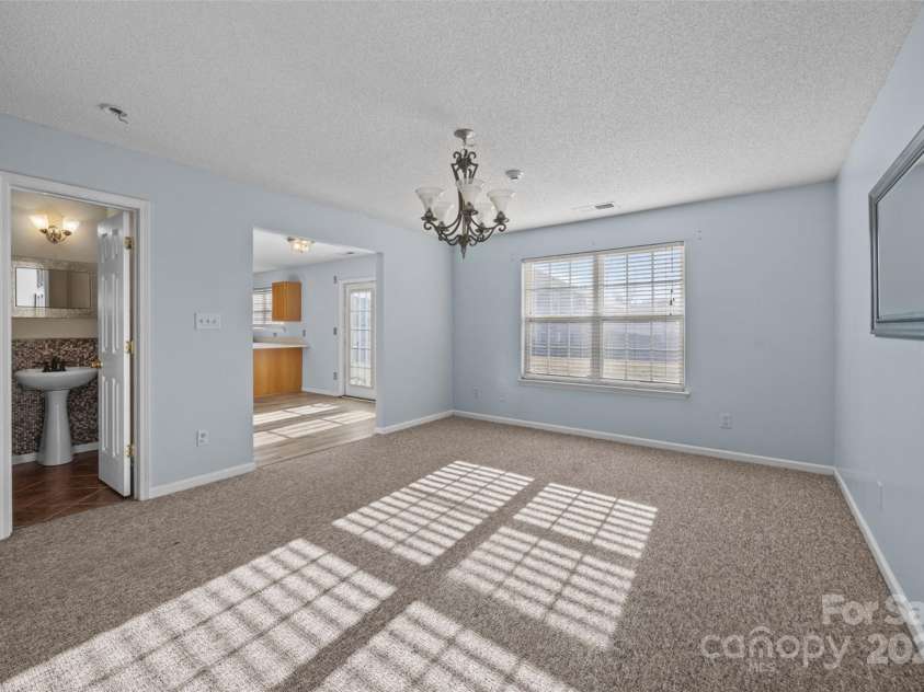 10320 Wakerobin Lane, Charlotte, NC 28213.  MLS# CAR4324350, YatesRealty ID 37720. 