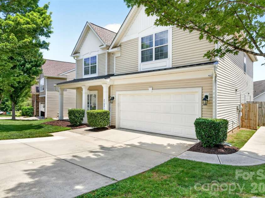 4506 Lawrence Daniel Drive, Matthews, NC 28104.  MLS# CAR4400957, YatesRealty ID 37720. 