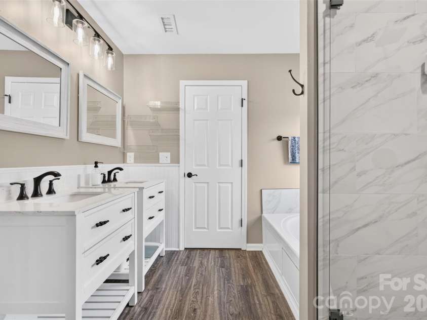 4506 Lawrence Daniel Drive, Matthews, NC 28104.  MLS# CAR4400957, YatesRealty ID 37720. 
