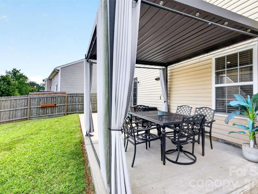 4506 Lawrence Daniel Drive, Matthews, NC 28104.  MLS# CAR4400957, YatesRealty ID 37720. 