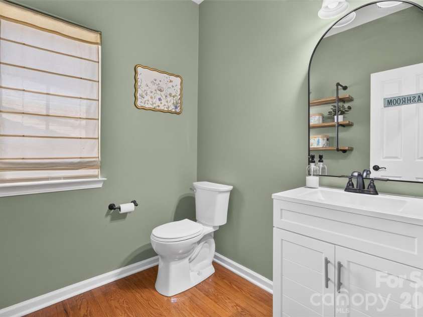 4506 Lawrence Daniel Drive, Matthews, NC 28104.  MLS# CAR4400957, YatesRealty ID 37720. Main Level half bath