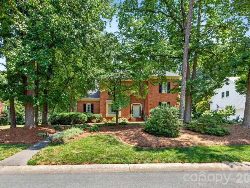 3601 Castellaine Drive, Charlotte, NC 28226.  MLS# CAR4392373, YatesRealty ID 37721. 