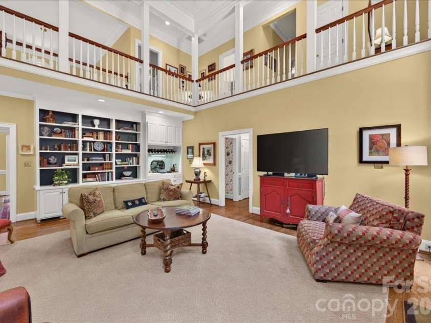 3601 Castellaine Drive, Charlotte, NC 28226.  MLS# CAR4392373, YatesRealty ID 37721. 