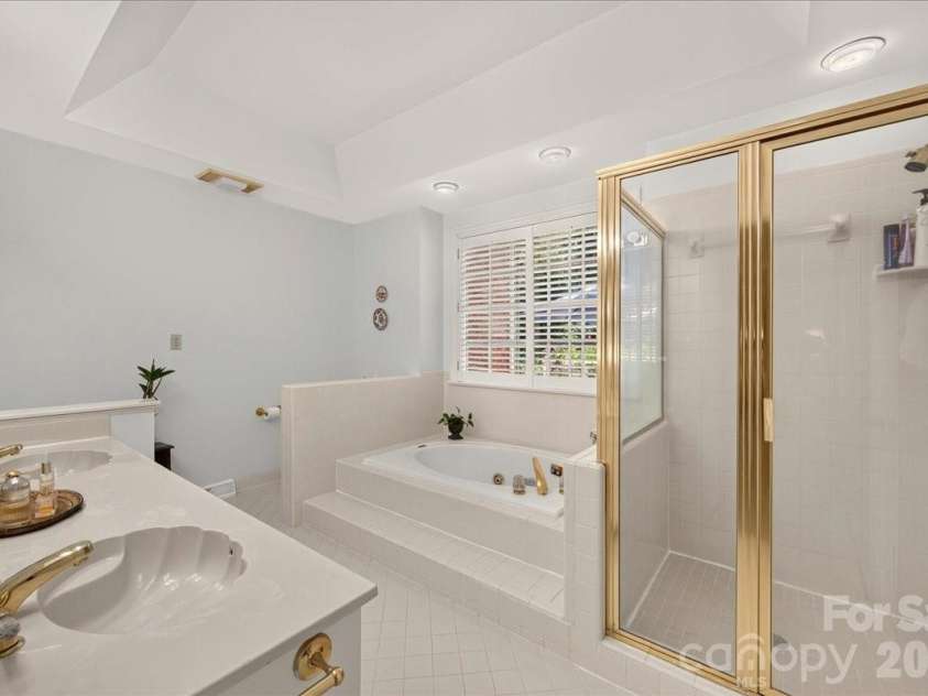 3601 Castellaine Drive, Charlotte, NC 28226.  MLS# CAR4392373, YatesRealty ID 37721. 