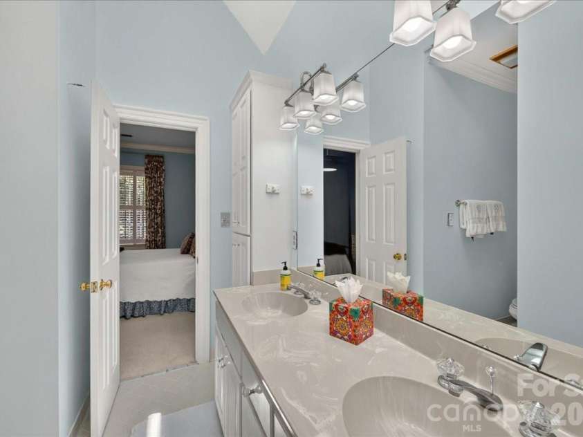 3601 Castellaine Drive, Charlotte, NC 28226.  MLS# CAR4392373, YatesRealty ID 37721. 