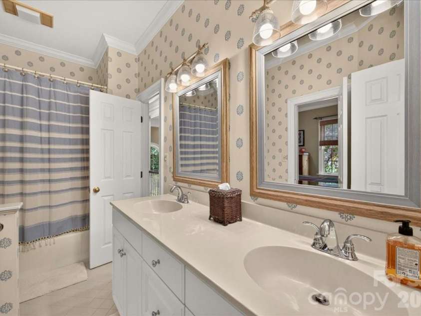3601 Castellaine Drive, Charlotte, NC 28226.  MLS# CAR4392373, YatesRealty ID 37721. 