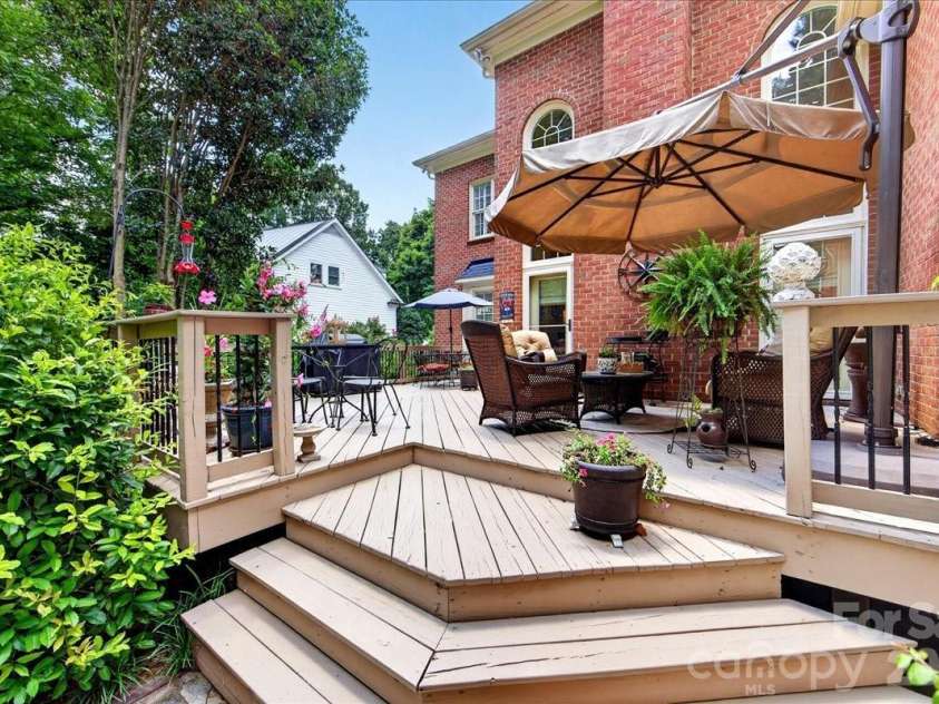 3601 Castellaine Drive, Charlotte, NC 28226.  MLS# CAR4392373, YatesRealty ID 37721. 