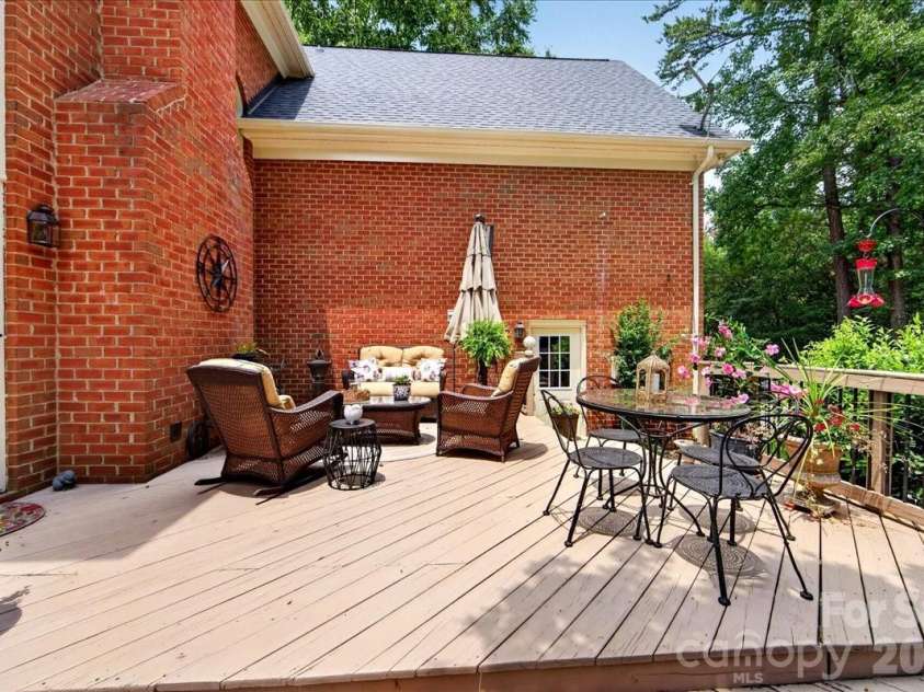 3601 Castellaine Drive, Charlotte, NC 28226.  MLS# CAR4392373, YatesRealty ID 37721. 