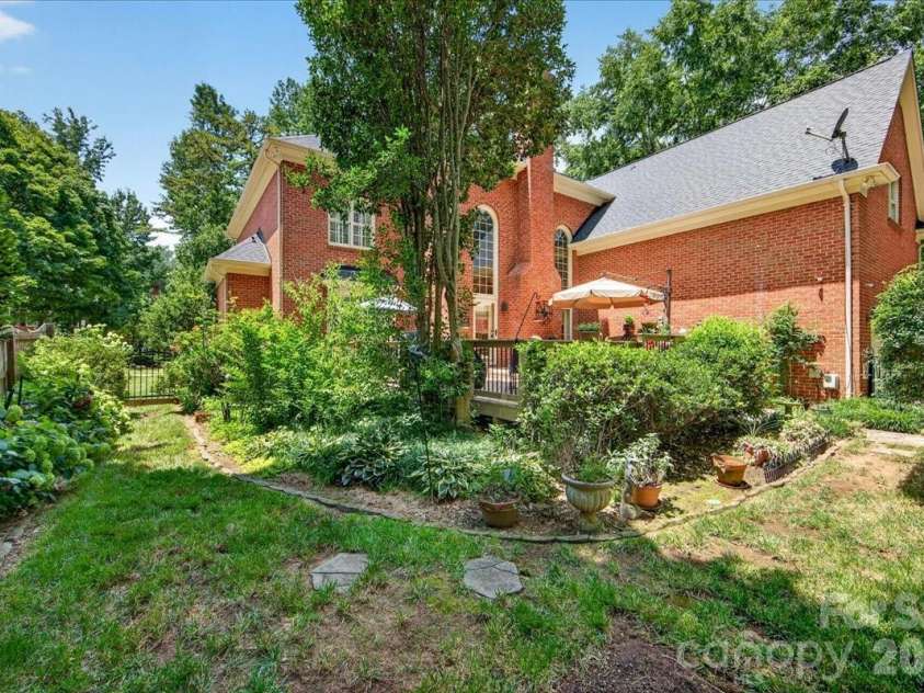 3601 Castellaine Drive, Charlotte, NC 28226.  MLS# CAR4392373, YatesRealty ID 37721. 