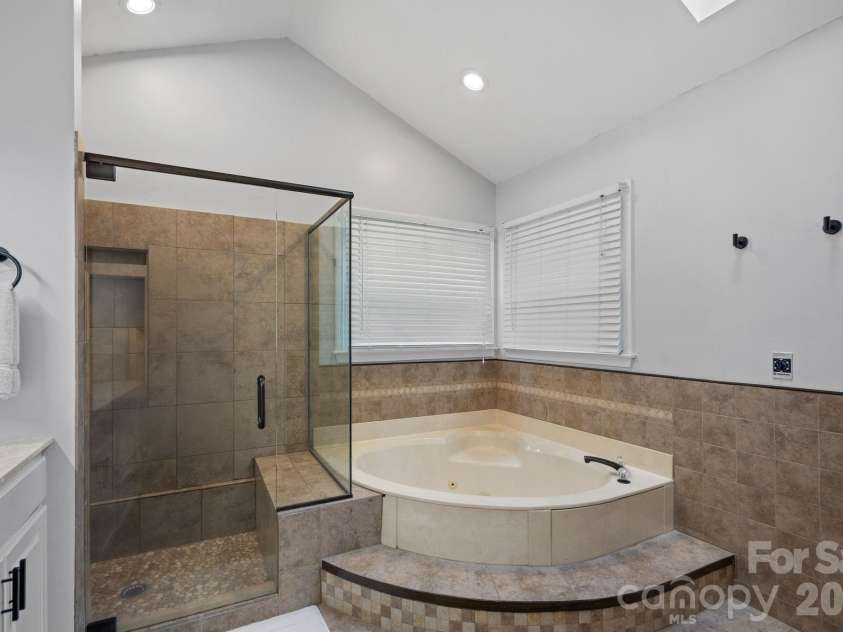 8414 Summerfield Lane, Huntersville, NC 28078.  MLS# CAR4402455, YatesRealty ID 37722. 