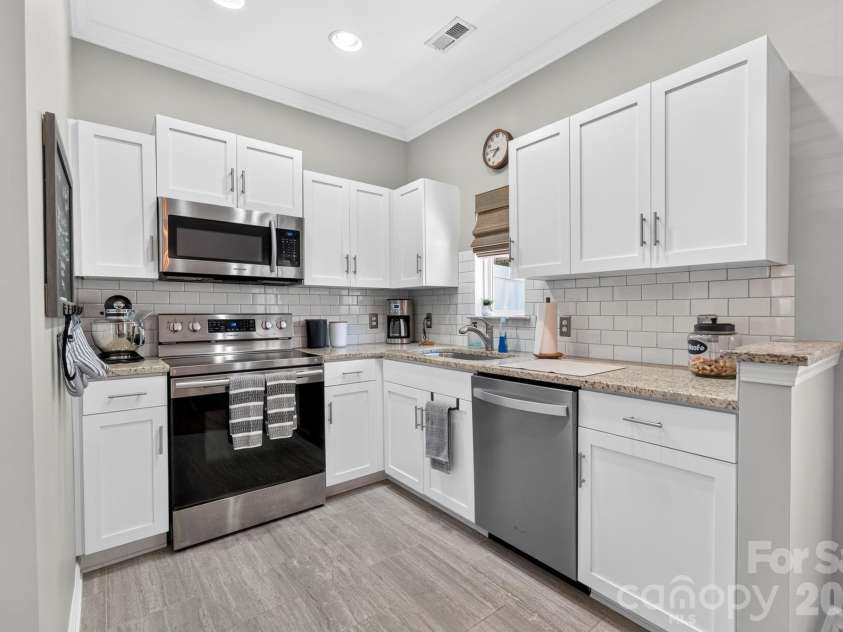 2224 Vision Drive, Charlotte, NC 28203.  MLS# CAR4402872, YatesRealty ID 37723. 