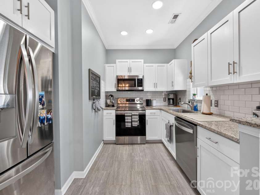 2224 Vision Drive, Charlotte, NC 28203.  MLS# CAR4402872, YatesRealty ID 37723. 