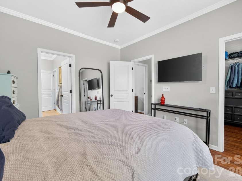2224 Vision Drive, Charlotte, NC 28203.  MLS# CAR4402872, YatesRealty ID 37723. 