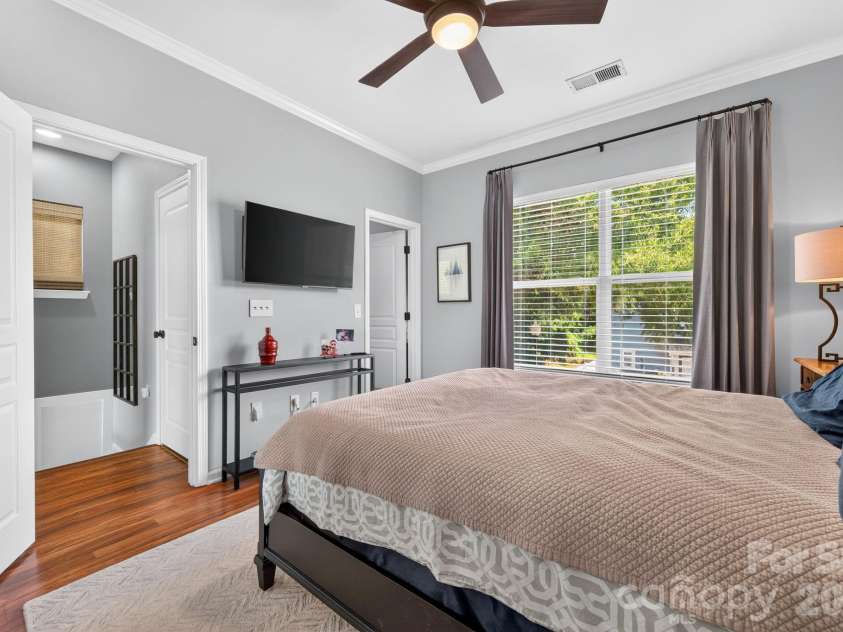 2224 Vision Drive, Charlotte, NC 28203.  MLS# CAR4402872, YatesRealty ID 37723. 