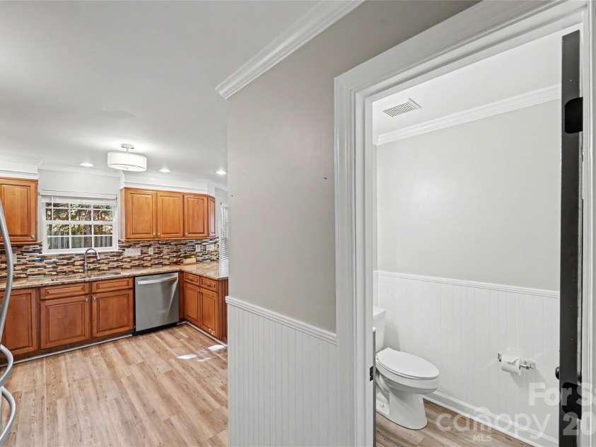 108 Madelia Place, Mooresville, NC 28115.  MLS# CAR4402960, YatesRealty ID 37724. Kitchen/Main Level half bath