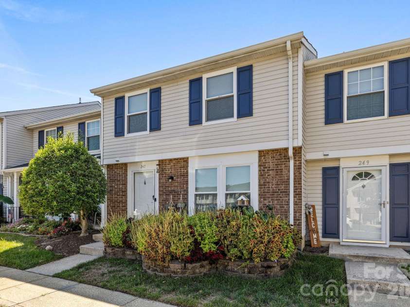 247 Water Oak Drive, Pineville, NC 28134.  MLS# CAR4401849, YatesRealty ID 37725. 