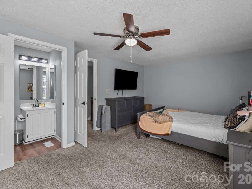 247 Water Oak Drive, Pineville, NC 28134.  MLS# CAR4401849, YatesRealty ID 37725. 