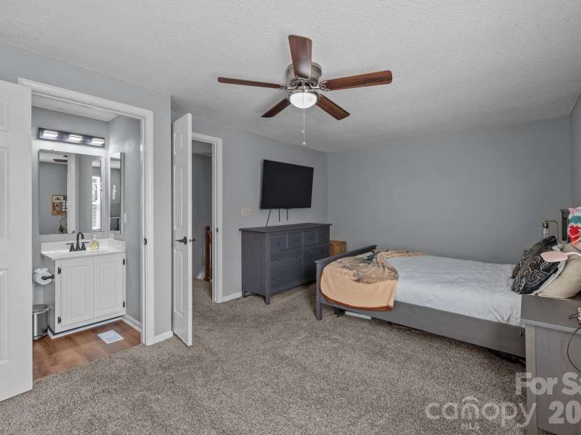 247 Water Oak Drive, Pineville, NC 28134.  MLS# CAR4401849, YatesRealty ID 37725. 