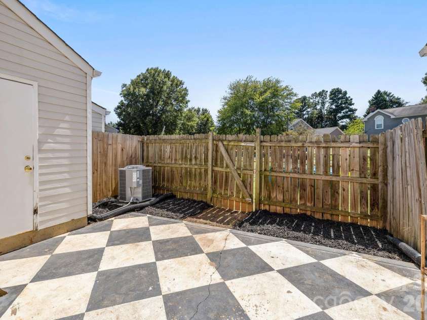247 Water Oak Drive, Pineville, NC 28134.  MLS# CAR4401849, YatesRealty ID 37725. 