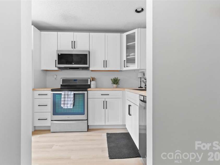 622 Emerald Cove Drive, Charlotte, NC 28262.  MLS# CAR4403048, YatesRealty ID 37726. 