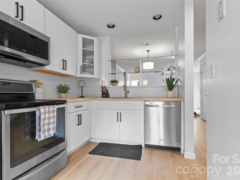 622 Emerald Cove Drive, Charlotte, NC 28262.  MLS# CAR4403048, YatesRealty ID 37726. 